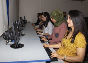 Gençler kariyer merkezi ile iş hayatına hazırlanıyor