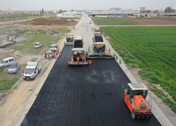 Ticari alanlarda yol yenileme çalışmaları sürüyor
