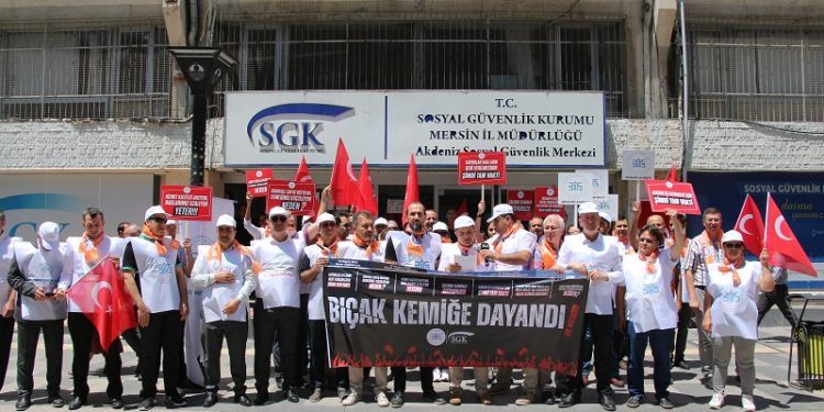 SGK çalışanları  iş bırakıyor