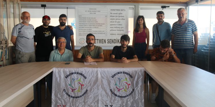 Öğretmenler MEB’e karne verdi