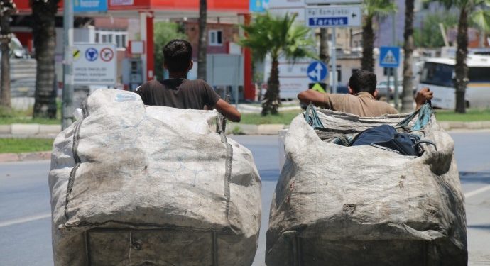 Okullar kapandı, atölyeler çocuk doldu