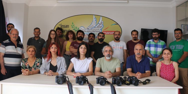 Gazetecilik suç değildir! Tüm gözaltıları serbest bırakın!