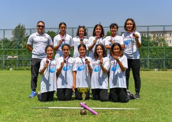 Kır Çiçekleri başarıdan başarıya koşuyor