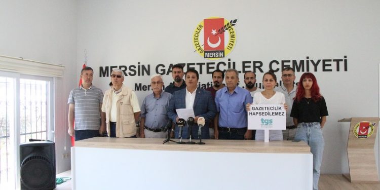 Gazeteciler sansür değil basın özgürlüğü istiyor