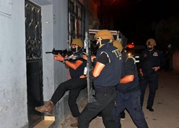 Tarsus’ta 20 gözaltı