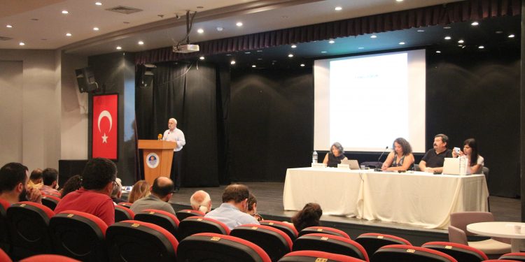 “Türkiye ekonomik enkaz ile karşı karşıya”