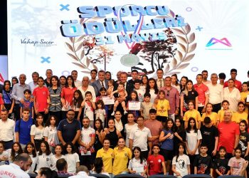 Başarılı sporcular ödüllendirildi
