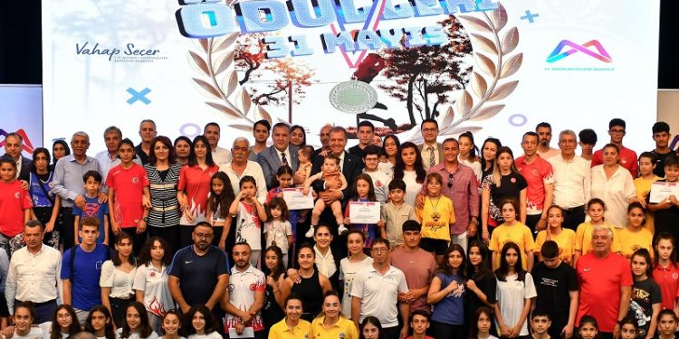 Başarılı sporcular ödüllendirildi