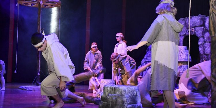 Gagauz Tiyatrosu, ‘Körlerin Dünyası’ ile Mersinlilerle buluştu