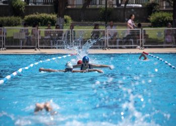 Büyükşehir’in ücretsiz yüzme kursları başladı