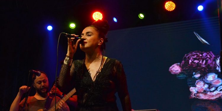 Ceylan Ertem Tarsus’ta sahne aldı