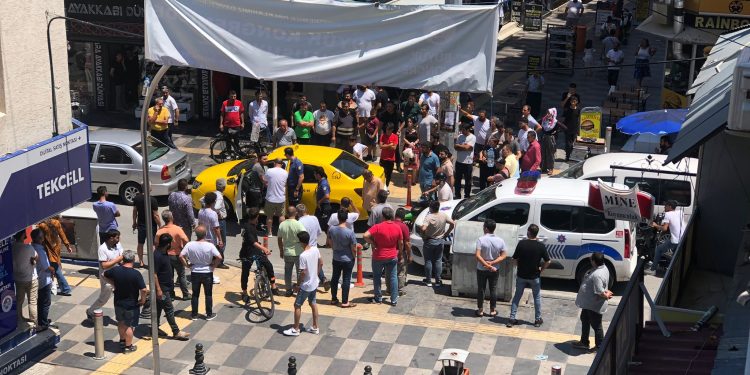 Taksi yaya geçidini işgal edince kavga çıktı