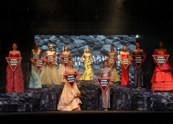  “Güneş” defilesinde ‘İstanbul Sözleşmesi Yaşatır” dövizleri