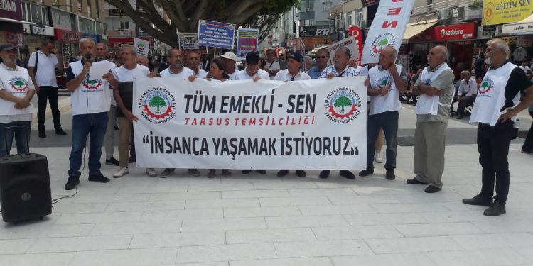 Emeklilerden “Geçinemiyoruz” eylemi: “Aylıklarımız açlık sınırının altında”