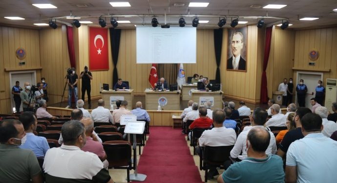 AKP’li Akdeniz Belediyesi’nde borçlanma yetkisi AKP oylarıyla verildi