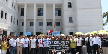 Sağlıkçılardan son uyarı: Bundan sonra süresiz iş bırakma