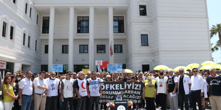 Sağlıkçılardan son uyarı: Bundan sonra süresiz iş bırakma