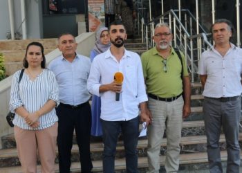 Akdeniz Belediyesi meclis üyelerinden gözaltı protestosu: Toplantı ertelendi