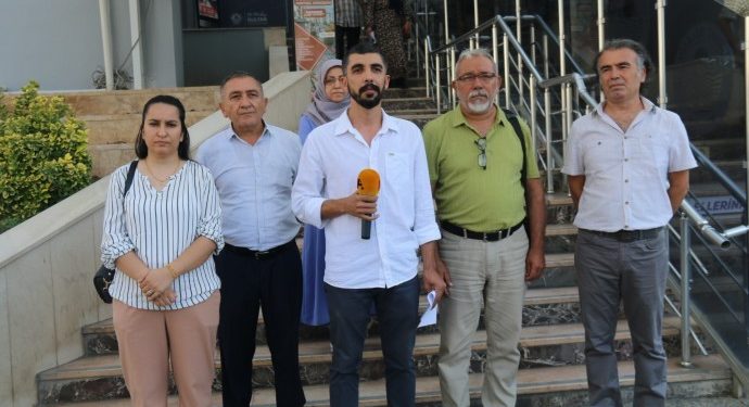 Akdeniz Belediyesi meclis üyelerinden gözaltı protestosu: Toplantı ertelendi