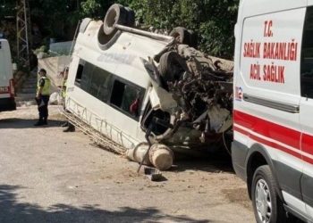 Tarım işçilerini taşıyan minibüste kaza: 4’ü ağır, 27 ağır yaralı