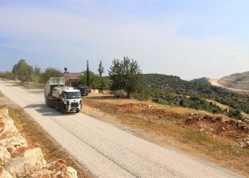 Silifke’de 3 bin 700 metrelik yol yenilendi 