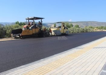 Silifke gazi mahallesi sıcak asfalt ile tanıştı