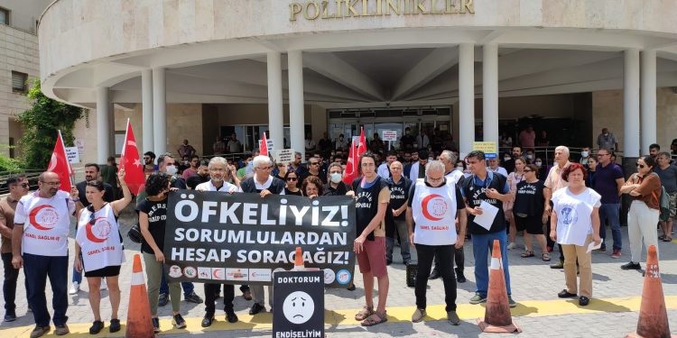 Sağlık emekçilerinin iş bırakma eylemi sürüyor