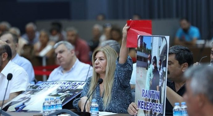 HDP’li Meclis üyesi Kuş’tan kırmızı kartlı protesto