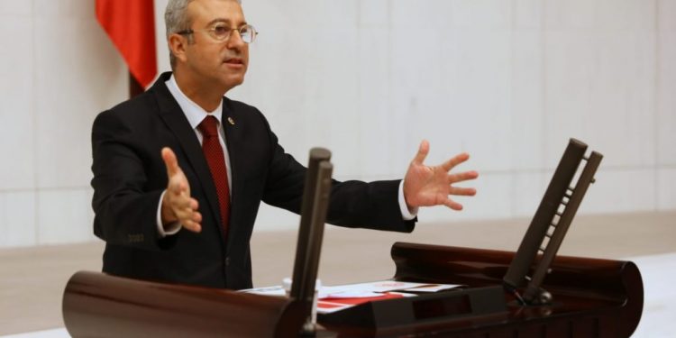 CHP’li Antmen: Devlet memurlarına AKP propaganda dayatması!