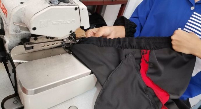 Tekstil atölyelerinde çocuklar çalıştırılıyor