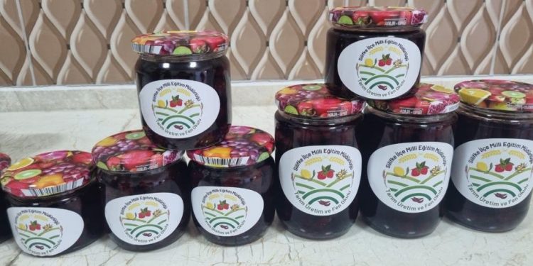 Minik ellerden ilk mahsul geldi