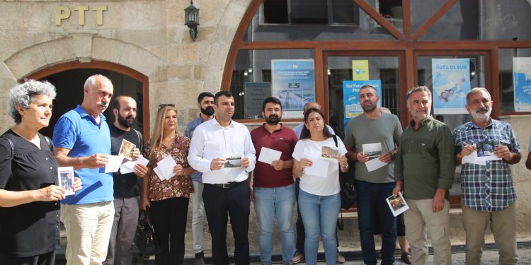 Mersin’de tutuklu gazetecilere mektup ve kitap gönderildi