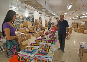 Mezitli Belediyesi’nden kırtasiye desteği