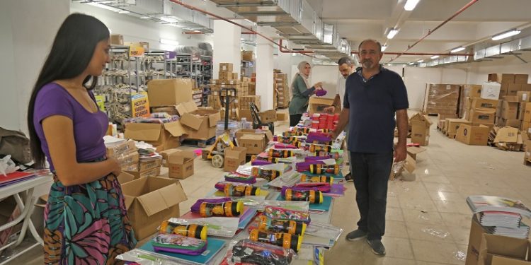 Mezitli Belediyesi’nden kırtasiye desteği