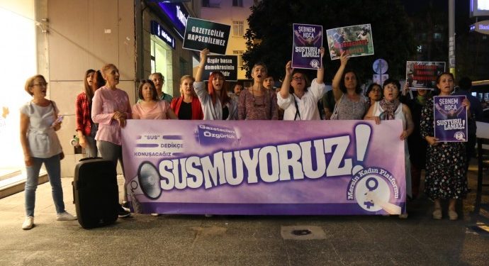Mersin’de kadınlar Fincancı ve 11 gazeteci için alandaydı