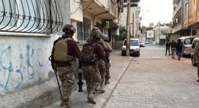 Mersin’de 13 kişi gözaltına alındı