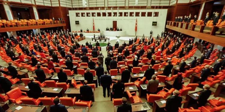 ‘Sansür yasası’nda 12 madde daha kabul edildi