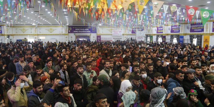 Savcı, gençlik kongresine katılmayı suç saydı