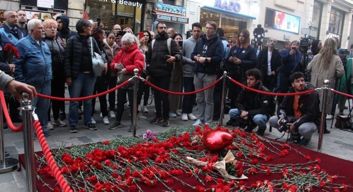 Taksim’de yaşamını yitirenler anıldı