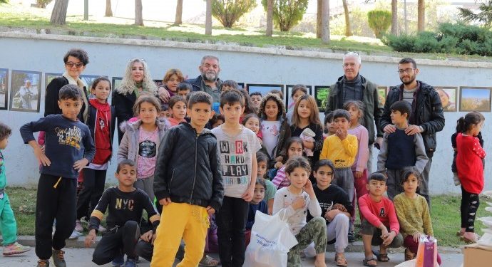 Mülteci çocuklar kendi yaşamlarını fotoğrafladı