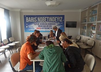 Tutuklu kadınlara kart gönderen kadınlar: İstanbul Sözleşmesinden vazgeçmiyoruz!