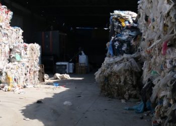 Yerleşim yerlerine kurulan geri dönüşüm fabrikaları tehlike saçıyor