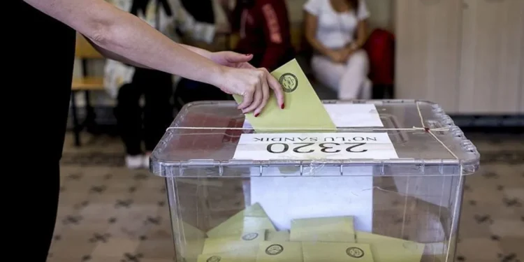 Son seçim anketi: İki ittifak arasındaki fark 10 puan