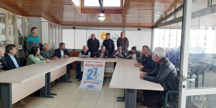 Mersin’de KESK’in 27’nci kuruluş yıldönümü kutlandı