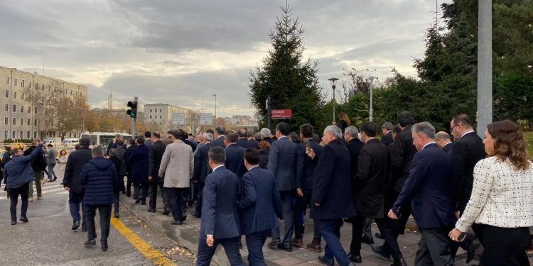 Kılıçdaroğlu Adalet Bakanlığı önüne gitti: Evlatlarımız için adalet istiyoruz