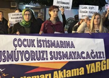 Kadınlar Mersin’de çocuk istismarına karşı sokağa çıktı