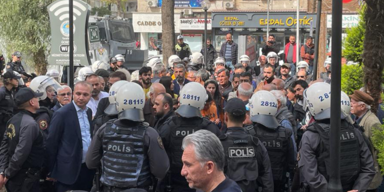 Kızılay ile ilgili açıklama yapmak isteyenlere engelleme