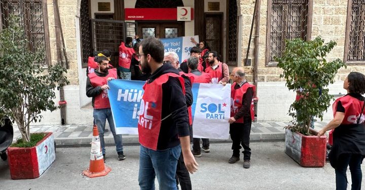 Mersin’de ‘Kızılay’ baskınları: Gözaltılar var!