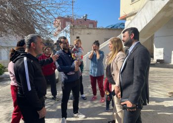 HDP Mersin İl Eşbaşkanları, depremzedeleri ziyaret etti