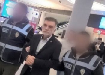 Depremde çöken rezidansın müteahhiti gözaltına alındı